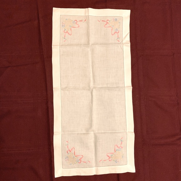 🌸 Vintage Hand-Embroidered Table Runner from Poland - Cepelia - Picture 3 of 4